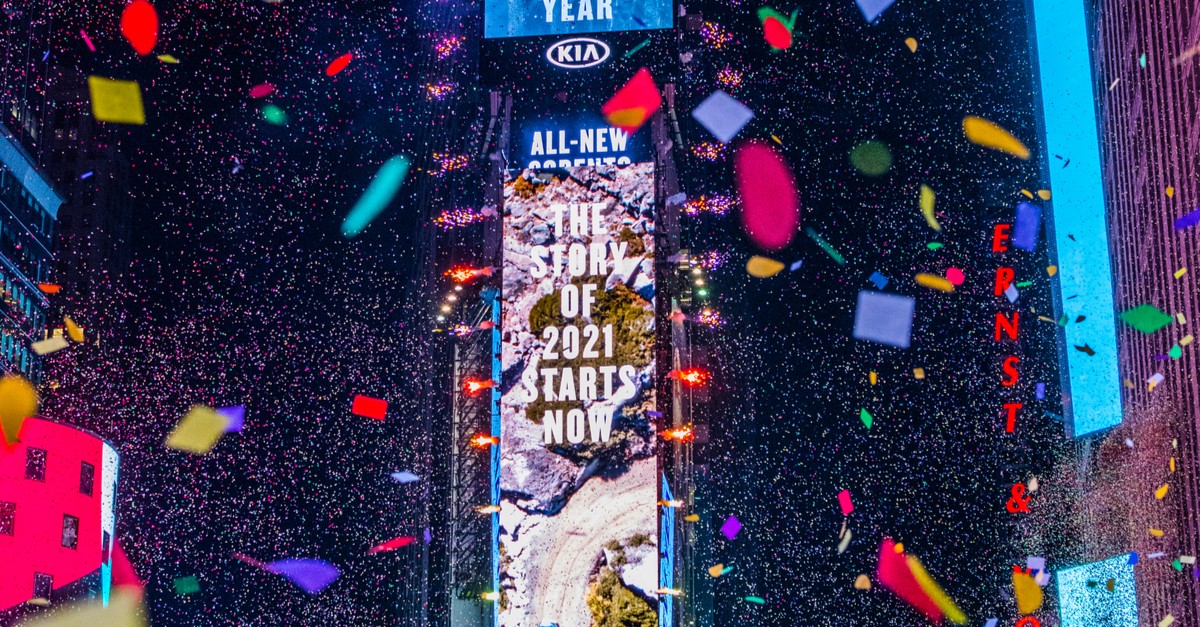 Leaders Urge Americans to Cancel New Year’s Plans ‘Omicron and Delta(01)